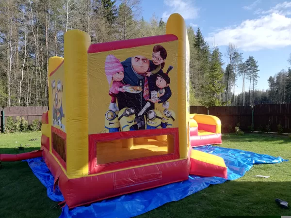 Piepūšamā atrakcija "Minions"